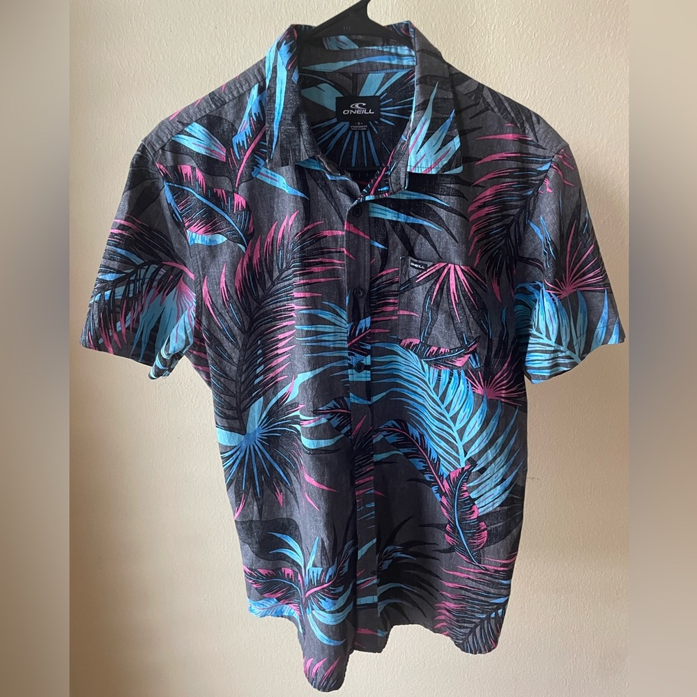 O’NEILL Men’s Aloha Shirt “Tropic Shadow” in Graphite, Size Small